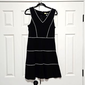 Banana Republic Black Dress with White Rope Border V-neck Stretch Womens 8 EUC